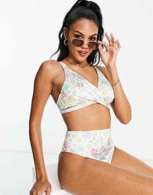 ASOS DESIGN Fuller Bust – Mieszaj i łącz – Kopertowa góra od bikini z fiszbinami ze wzorem w drobne kwiaty