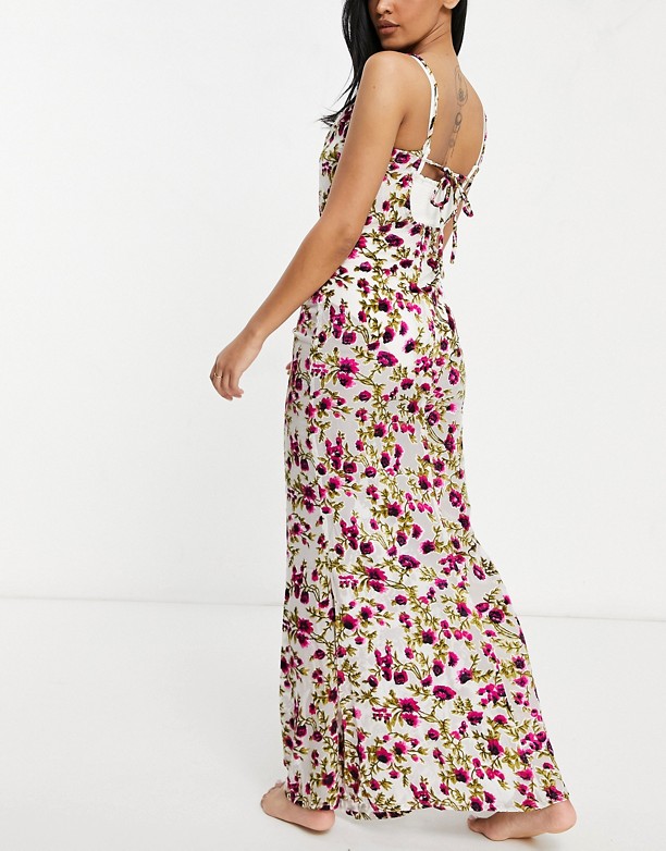  Sklep ASOS DESIGN Fuller Bust – Plażowa sukienka maxi z drapowanym dekoltem i wzorem w rÓże Nadruk z motywem rÓży