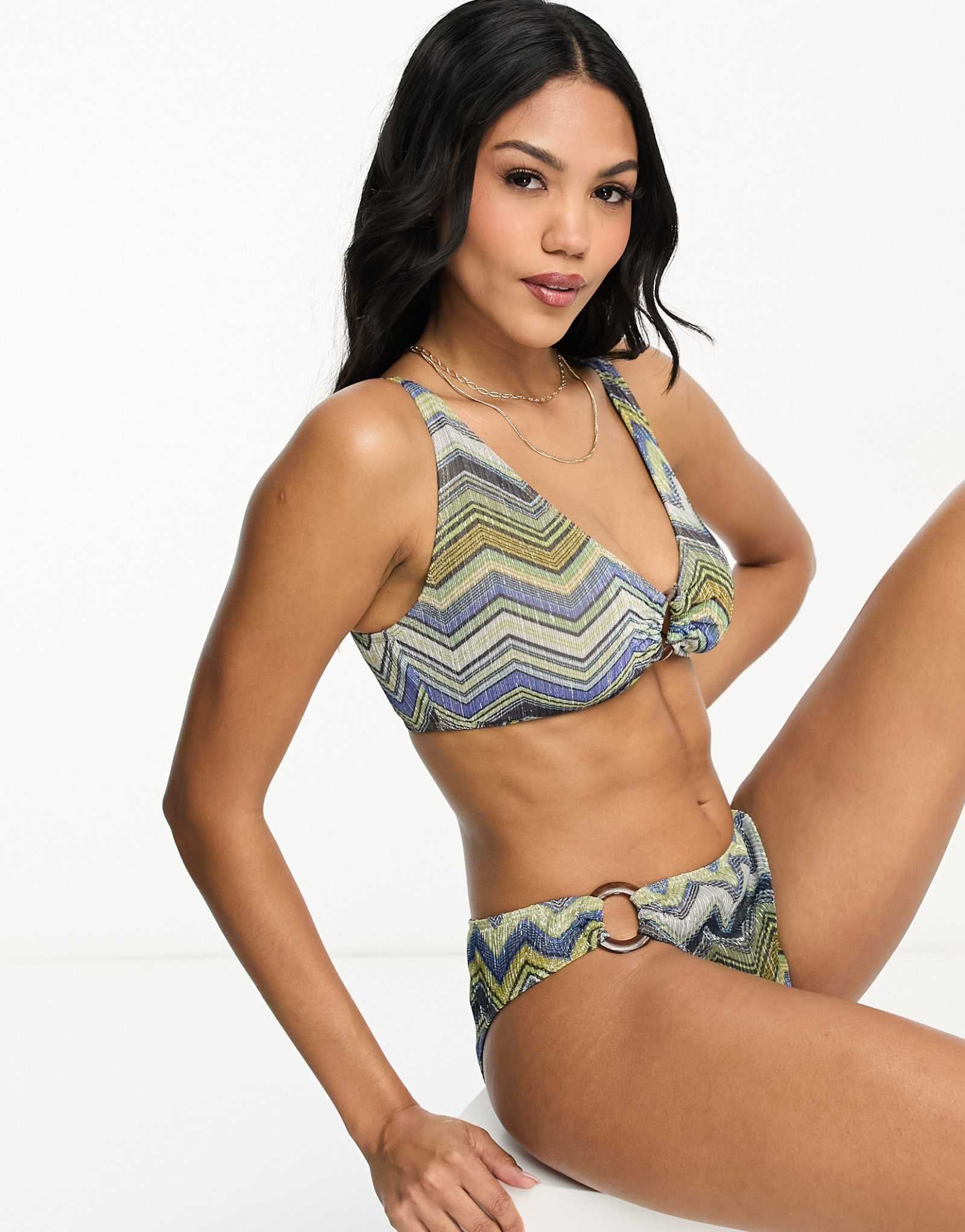 Укороченный топ-бикини ASOS DESIGN с округлым вырезом на груди спереди с блестящим зигзагообразным принтом