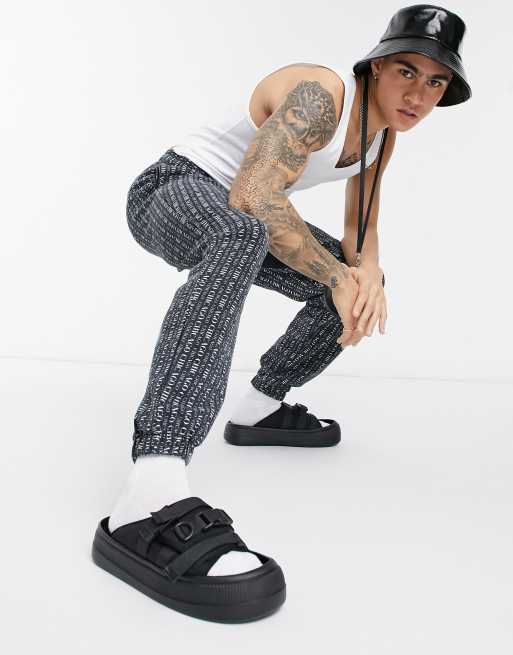 ASOS DESIGN – Funktions-Slider in Schwarz mit dicker Sohle und Riemendetail