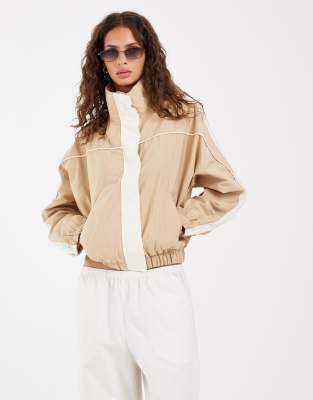 Дизайнерская куртка-ветровка ASOS с воронкообразным вырезом бежевого цвета - часть комплекта beige