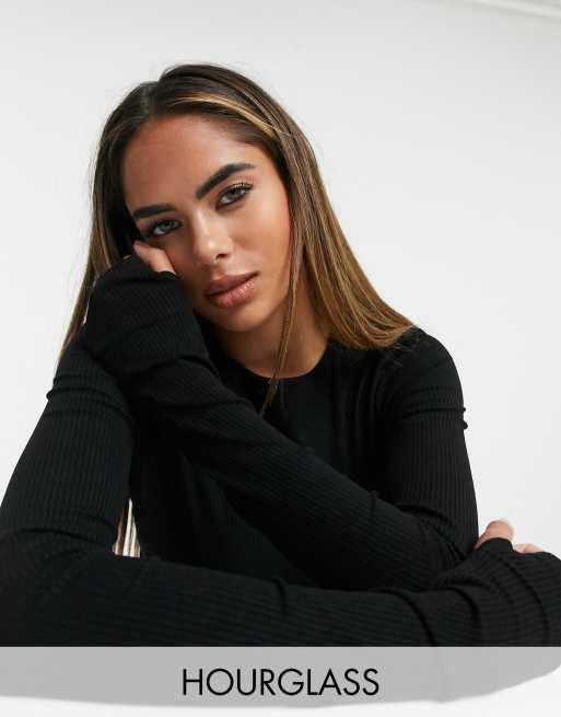 ASOS DESIGN – Fylligare byst – Svart kort topp i ribbat material med tumhål i muddarna