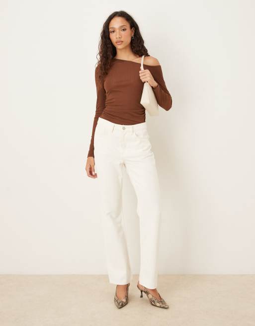 ASOS DESIGN - Gaasachtige geribbelde asymmetrische top met lange pasvorm in bruin, 2 van 4