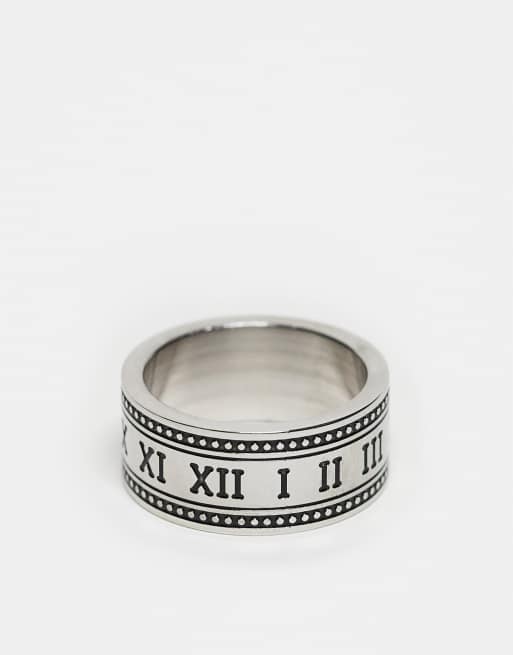 ASOS DESIGN – Gładka obrączka ze stali nierdzewnej w odcieniu srebra z wygrawerowanymi cyframi rzymskimi  