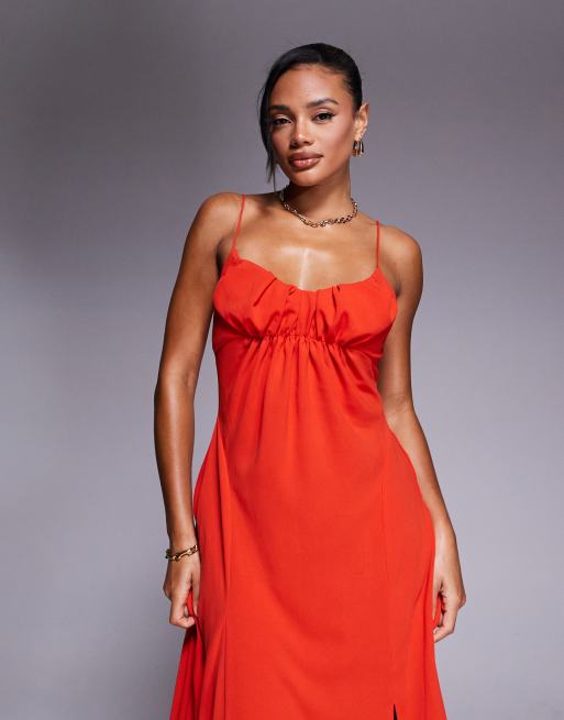 ASOS DESIGN - Robe mi-longue avec buste froncé et bretelles croisées dans le dos - Rouge