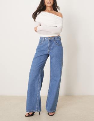 ASOS DESIGN - Gebleichte Boyfriend-Jeans mit Ösenbund-Blau