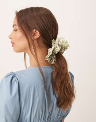 ASOS DESIGN - Geblümter Haargummi in Cremeweiß