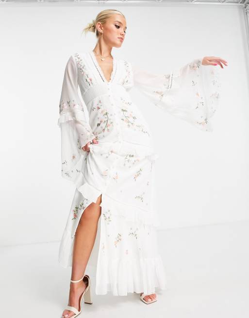 ASOS DESIGN - Geborduurde maxi jurk met stroken, onafgewerkte rand en knopen in bloemenmotief