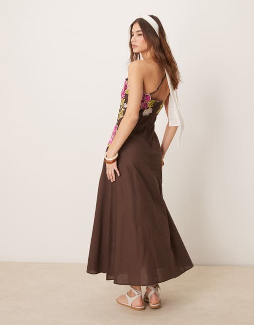 ASOS DESIGN - Geborduurde midaxi jurk met linnenlook en blote schouder in bruin, 4 van 4