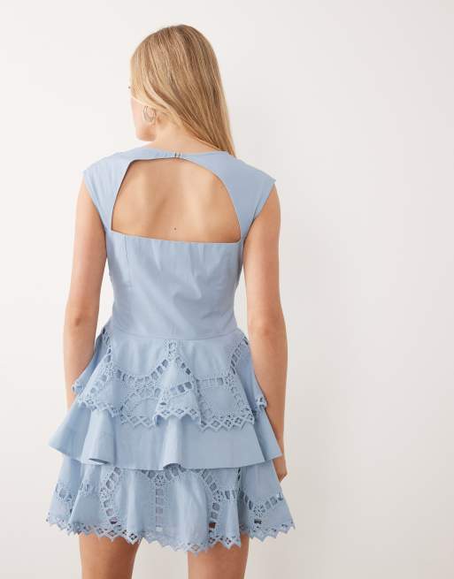 ASOS DESIGN - Geborduurde mini jurk met gelaagde rok in lichtblauw, 4 van 4