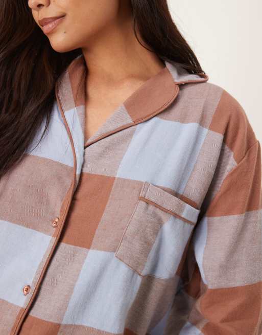 ASOS DESIGN - Geborstelde geruite pyjamaset met oversized overhemd en broek in bruin en blauw, 4 van 4