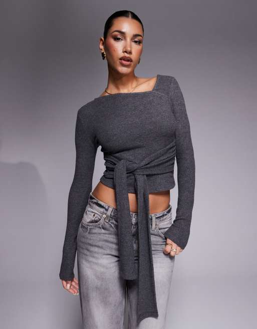 ASOS DESIGN - Geborstelde top met asymmetrische hals, lange mouwen en strikdetail in antracietgrijs