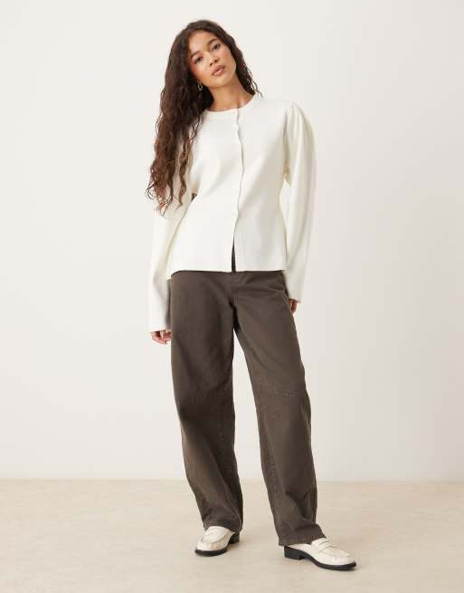 ASOS DESIGN - Gebreid getailleerd vest met structuur en pofmouwen in crème, 2 van 4