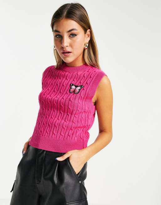 ASOS DESIGN - Gebreid hemdje met kabels en vlinder badge in roze, 3 van 4