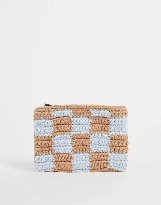 ASOS DESIGN - Gebreid portemonneetje voor kleingeld in beige en blauw geruit ontwerp