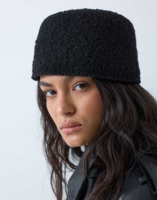 ASOS DESIGN gebreide bouclé pillbox in zwart, 5 van 5