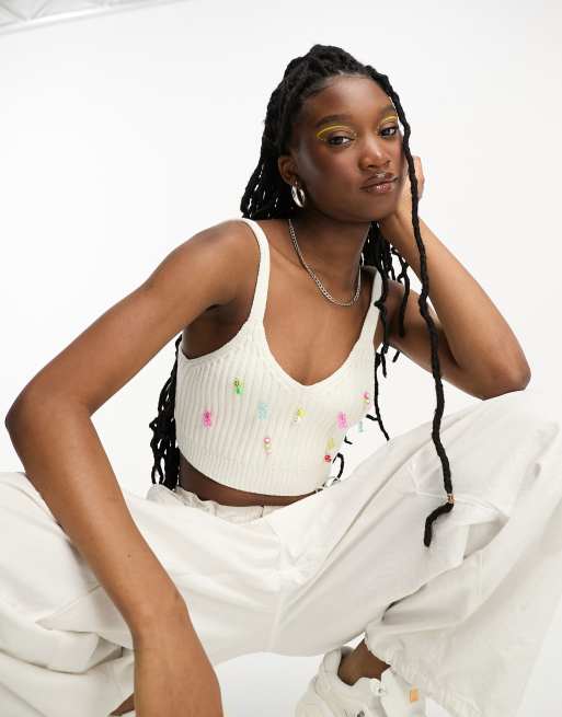 ASOS DESIGN - Gebreide bralette versierd met bedeltjes in crème