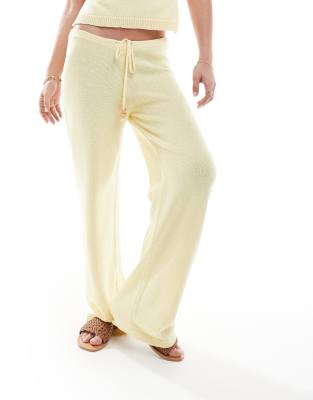 ASOS DESIGN - Gebreide broek met lage taille en kralen in lichtgeel, deel van co-ord set - view 1