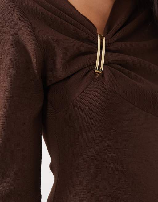 ASOS DESIGN gebreide compacte mini-jurk met knoopdetail in chocoladebruin, 3 van 4