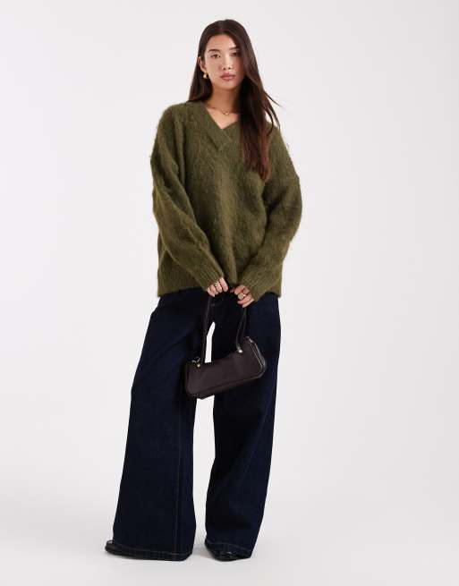 ASOS DESIGN - Gebreide geborstelde oversized trui met V-hals in olijfgroen, 3 van 4