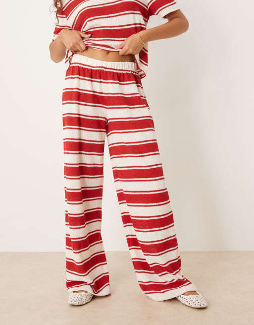 ASOS DESIGN - Gebreide gestreepte broek met wijde pijpen in rood, deel van co-ord set, 2 van 5
