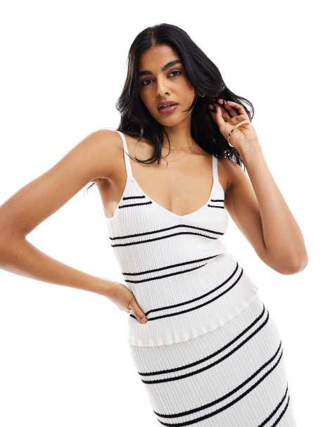 ASOS DESIGN - Gebreide gestreepte camitop met bandjes en V-hals - view 1