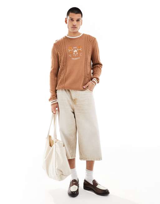 ASOS DESIGN - Gebreide kabeltrui in bruin met contrasterende afwerking en borduursel