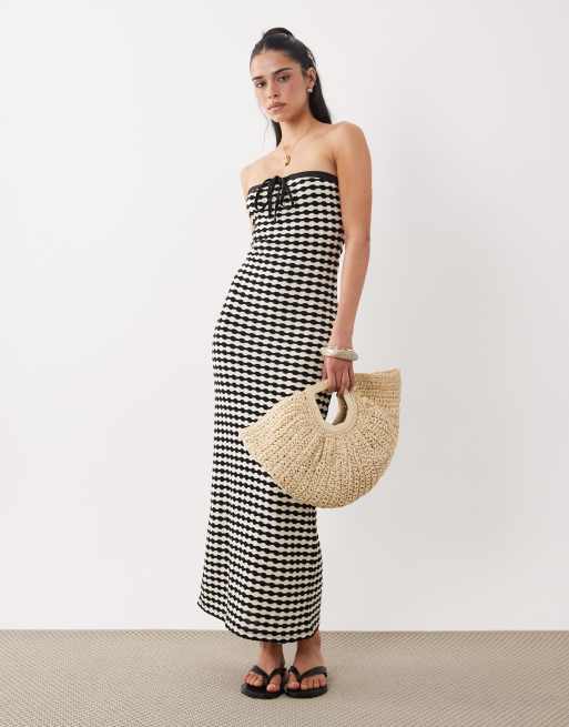 ASOS DESIGN - Gebreide maxi bandeau-jurk van jersey in zwart-witte gingham ruit, 2 van 4