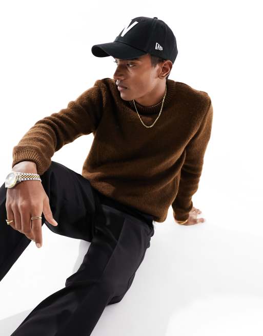 ASOS DESIGN - Gebreide pluche trui met ronde hals in bruin
