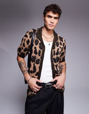 ASOS DESIGN - Gebreide polo met korte mouwen, knopen en luipaardprint