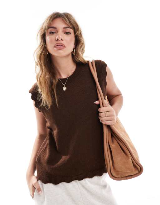 ASOS DESIGN - Gebreide tanktop met geschulpte rand in chocoladebruin