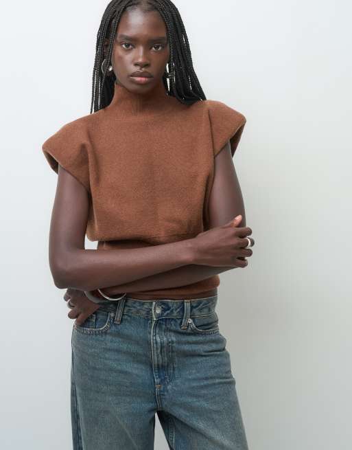 ASOS DESIGN gebreide top met hoge hals en schoudervullingen in bruin, 4 van 4