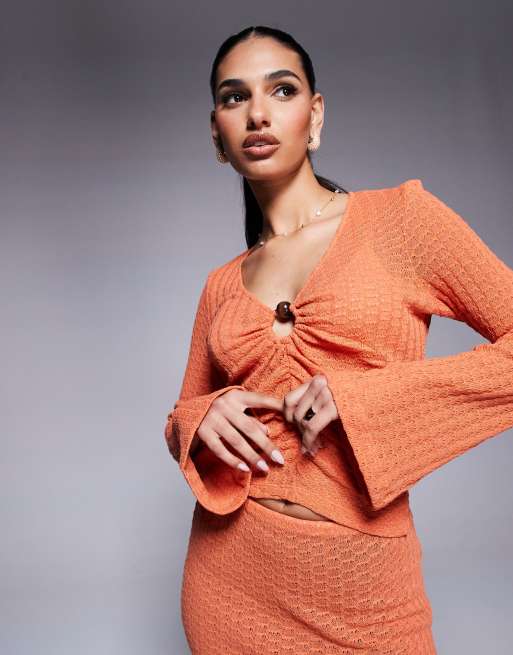 ASOS DESIGN - Gebreide top met lange mouwen en hardwaredetails in oranje, deel van co-ord set