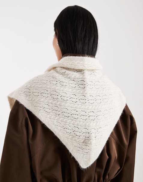 ASOS DESIGN - Gebreide triangel-sjaal met kantlook in ecru - view 1