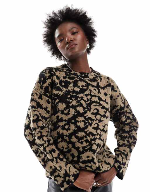 ASOS DESIGN - Gebreide trui met ronde hals en abstracte luipaardprint