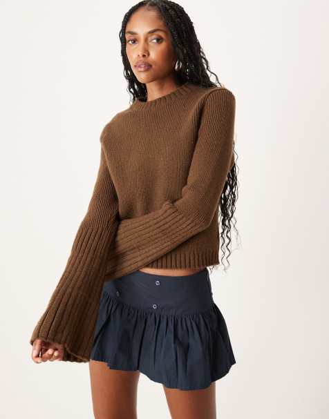 ASOS DESIGN - Gebreide trui met ronde hals en uitlopende mouwen in bruin - view 1