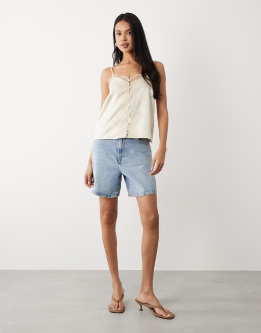 ASOS DESIGN – Gebundenes Camisole-Oberteil aus Satin in Creme mit Spitzenborte, 3 von 4