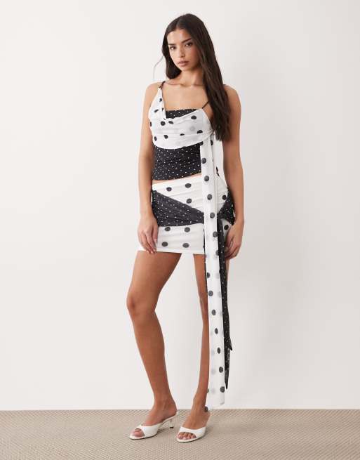 ASOS DESIGN - Gedrapeerde camitop met verschillende stippen in zwart en wit, 2 van 4