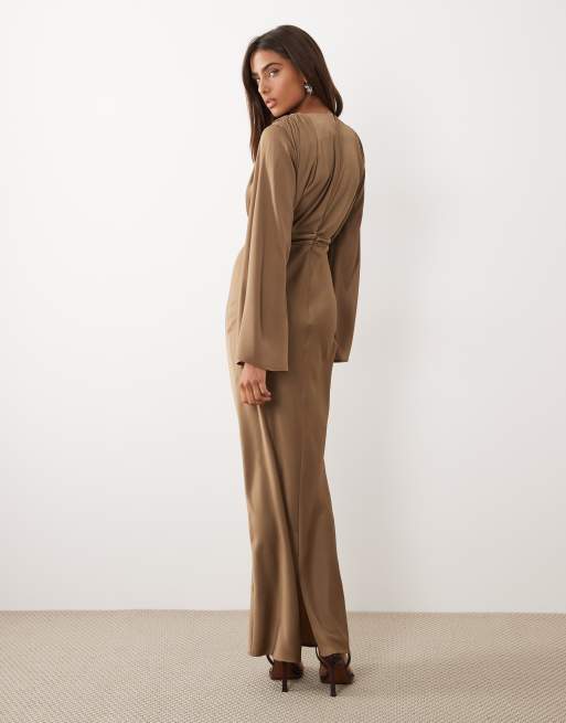 ASOS DESIGN - Gedrapeerde maxi jurk met uitlopende mouwen in taupe, 4 van 4