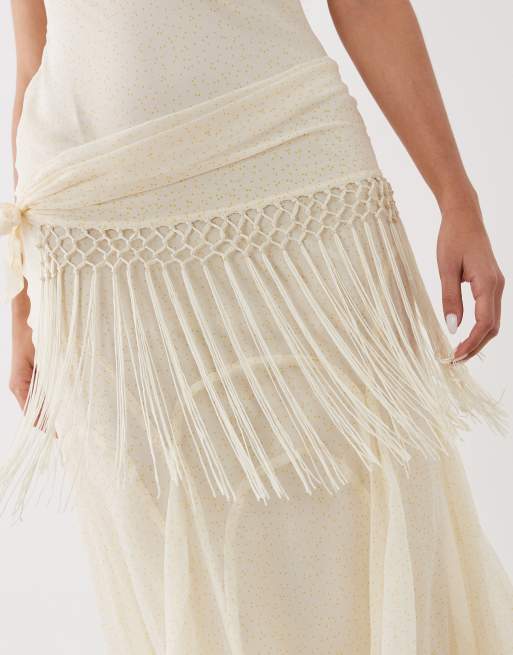 ASOS DESIGN - Gedrapeerde maxi jurk van chiffon met franjes in lichtgeel met stippen, 3 van 4