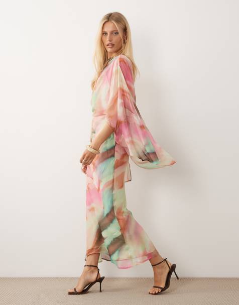 ASOS DESIGN - Gedrapeerde midaxi jurk met kimonomouwen, cape-detail, open achterkant en abstracte print - view 1