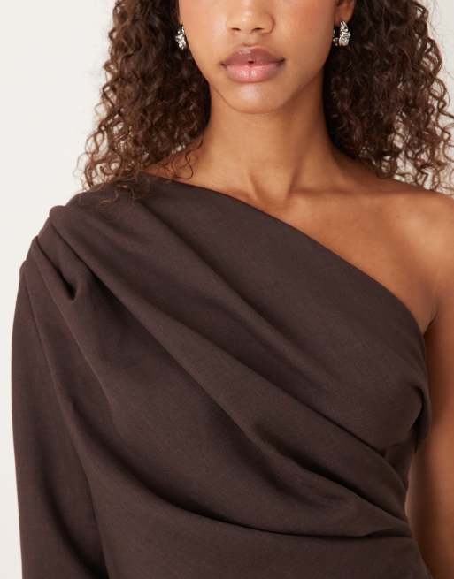 ASOS DESIGN - Gedrapeerde mini-jurk met blote schouder in bruin, 4 van 4