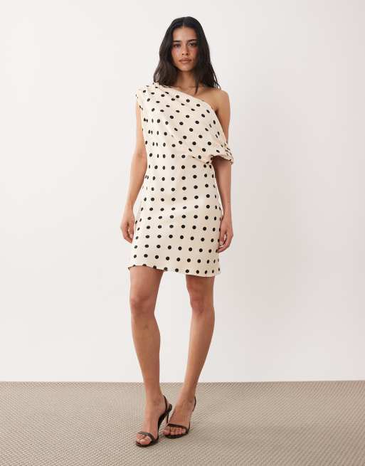 ASOS DESIGN - Gedrapeerde mini jurk van satijn met blote schouder in lichtgeel met stippen, 2 van 4