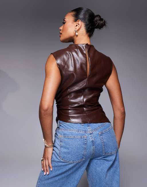 ASOS DESIGN - Gedrapeerde nette top met hoge asymmetrische hals en leerlook in chocoladebruin, 4 van 4