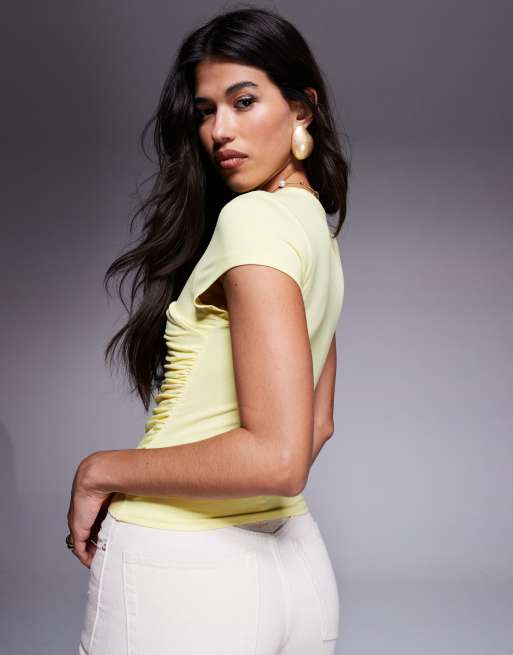 ASOS DESIGN - Gedrapeerde top met korte mouwen in botergeel, 2 van 4