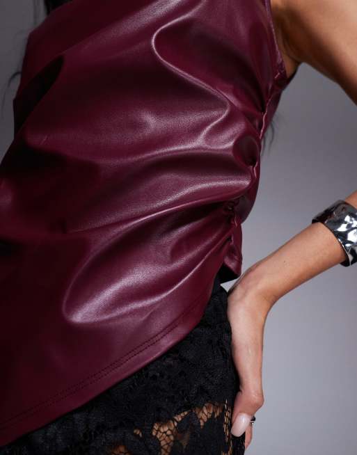 ASOS DESIGN - Gedrapeerde top met leerlook en asymmetrische zoom in bordeauxrood, 3 van 4