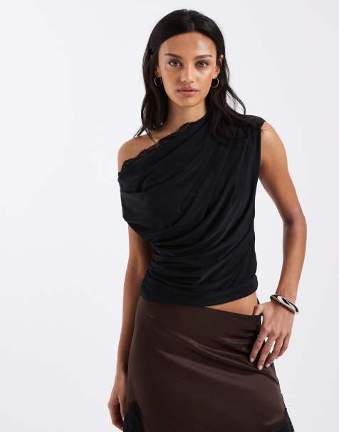 ASOS DESIGN - Gedrapeerde top van gladde stof met blote schouder in zwart - view 1