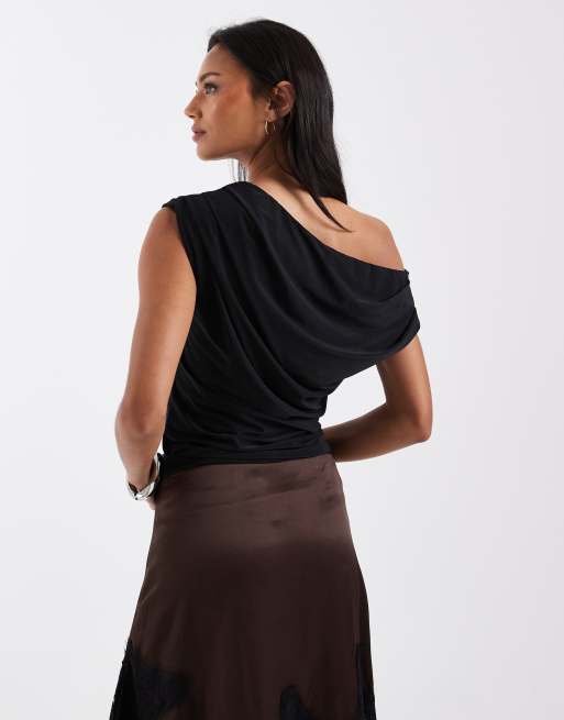 ASOS DESIGN - Gedrapeerde top van gladde stof met blote schouder in zwart, 2 van 4