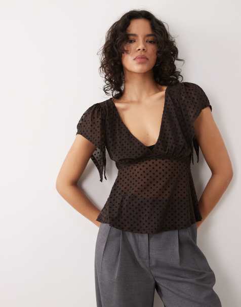 ASOS DESIGN - Geflockte top met fladdermouwen in chocoladebruin - view 1