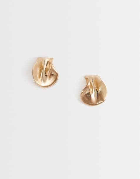 ASOS DESIGN – Geformte Ohrstecker in gebürsteter Goldoptik - view 1